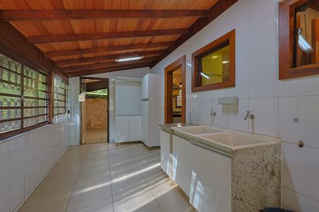 Casa de condomínio à venda com 450m², 3 quartos e 7 vagas