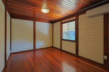 Casa de condomínio à venda com 450m², 3 quartos e 7 vagas