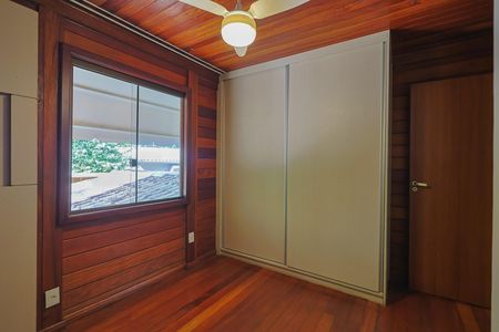Casa de condomínio à venda com 450m², 3 quartos e 7 vagas