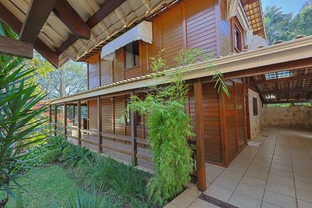 Casa de condomínio à venda com 450m², 3 quartos e 7 vagas