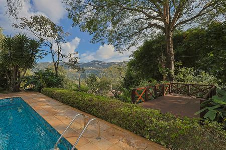 Casa de condomínio à venda com 450m², 3 quartos e 7 vagas