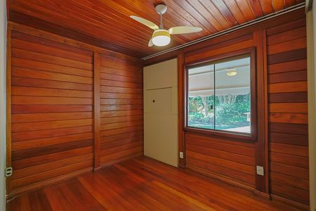Casa de condomínio à venda com 450m², 3 quartos e 7 vagas