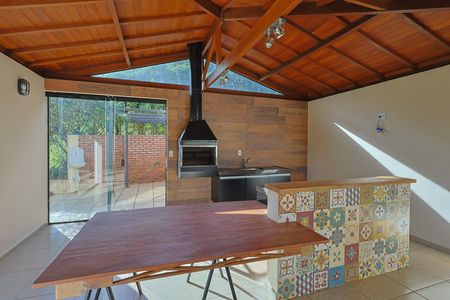 Casa de condomínio à venda com 450m², 3 quartos e 7 vagas