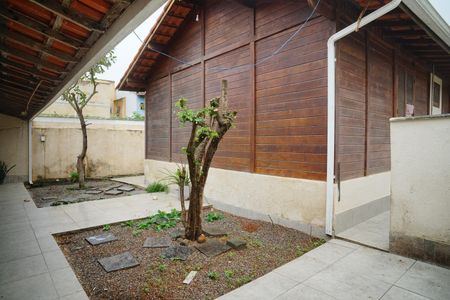 Casa para alugar com 100m², 3 quartos e 2 vagas Casa para alugar com 100m², 3 quartos e 2 vagasÁrea externa