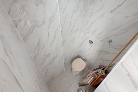 Apartamento à venda com 82m², 2 quartos e sem vaga Apartamento à venda com 82m², 2 quartos e sem vagaBanheiro de Serviço