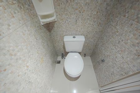 Apartamento à venda com 80m², 4 quartos e 2 vagas Apartamento à venda com 80m², 4 quartos e 2 vagasBanheiro da Suite