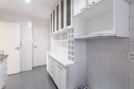 Cozinha de apartamento para alugar com 3 quartos, 90m² em Indianópolis, São Paulo