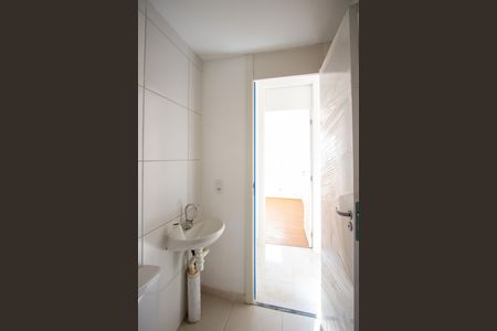 Banheiro de apartamento para alugar com 2 quartos, 42m² em Neves, São Gonçalo