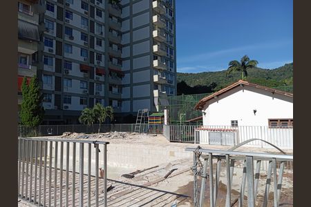 Apartamento à venda com 58m², 2 quartos e 1 vaga Apartamento à venda com 58m², 2 quartos e 1 vagaPiscina em reforma