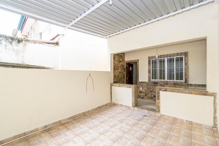 Casa para alugar com 60m², 2 quartos e 1 vaga Casa para alugar com 60m², 2 quartos e 1 vagaVaranda e garagem