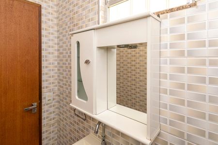 Casa para alugar com 60m², 2 quartos e 1 vaga Casa para alugar com 60m², 2 quartos e 1 vagaBanheiro 1