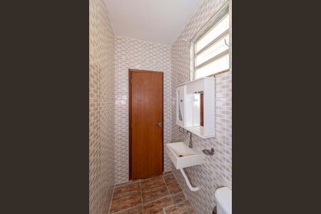 Casa para alugar com 60m², 2 quartos e 1 vaga Casa para alugar com 60m², 2 quartos e 1 vagaBanheiro 1