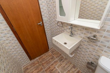 Casa para alugar com 60m², 2 quartos e 1 vaga Casa para alugar com 60m², 2 quartos e 1 vagaBanheiro 1