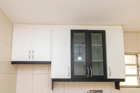 Casa para alugar com 60m², 2 quartos e 1 vaga Casa para alugar com 60m², 2 quartos e 1 vagaCozinha - Armários