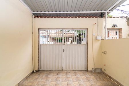 Casa para alugar com 60m², 2 quartos e 1 vaga Casa para alugar com 60m², 2 quartos e 1 vagaVaranda e garagem