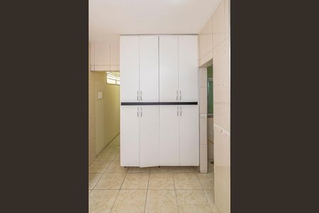 Casa para alugar com 60m², 2 quartos e 1 vaga Casa para alugar com 60m², 2 quartos e 1 vagaCozinha - Armários