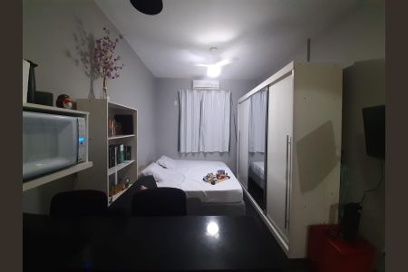 Studio à venda com 21m², 1 quarto e sem vaga Studio à venda com 21m², 1 quarto e sem vagaSala / Quarto