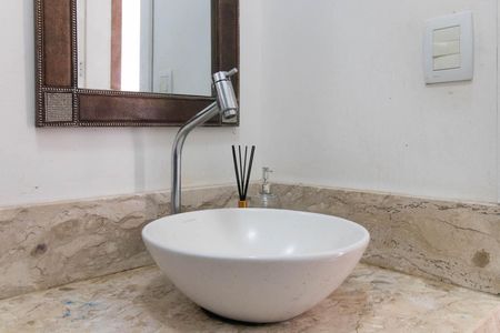 Casa de condomínio para alugar com 239m², 3 quartos e 3 vagasLavabo