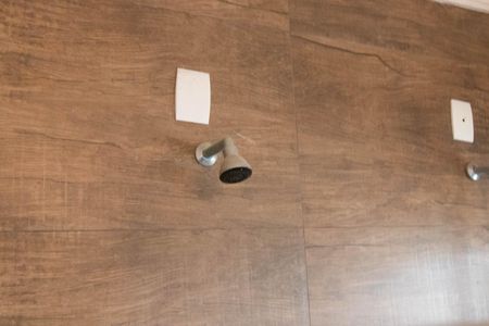 Casa de condomínio para alugar com 239m², 3 quartos e 3 vagasBanheiro do Quarto 1