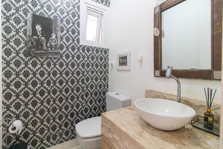 Casa de condomínio para alugar com 239m², 3 quartos e 3 vagasLavabo