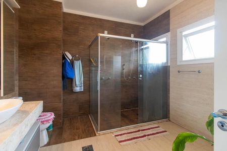 Casa de condomínio para alugar com 239m², 3 quartos e 3 vagasBanheiro do Quarto 1