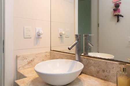 Casa de condomínio para alugar com 239m², 3 quartos e 3 vagasBanheiro do Quarto 3