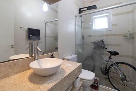 Casa de condomínio para alugar com 239m², 3 quartos e 3 vagasBanheiro do Quarto 2