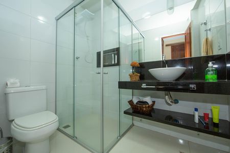 Apartamento à venda com 170m², 4 quartos e 2 vagas Apartamento à venda com 170m², 4 quartos e 2 vagasBANHEIRO1