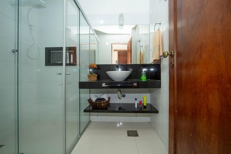 Apartamento à venda com 170m², 4 quartos e 2 vagas Apartamento à venda com 170m², 4 quartos e 2 vagasBANHEIRO1