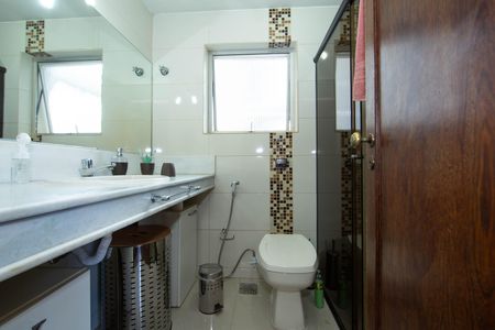 Apartamento à venda com 170m², 4 quartos e 2 vagas Apartamento à venda com 170m², 4 quartos e 2 vagasBANHEIRO2