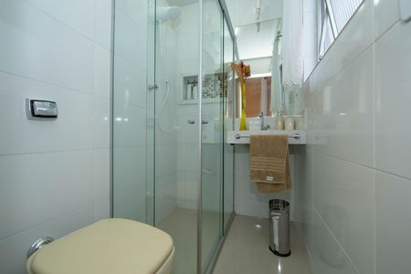 Apartamento à venda com 170m², 4 quartos e 2 vagas Apartamento à venda com 170m², 4 quartos e 2 vagasBANHEIRO3