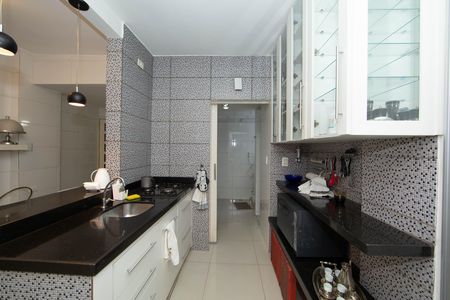 Apartamento à venda com 170m², 4 quartos e 2 vagas Apartamento à venda com 170m², 4 quartos e 2 vagasCOZINHA