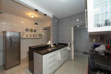 Apartamento à venda com 170m², 4 quartos e 2 vagas Apartamento à venda com 170m², 4 quartos e 2 vagasCOZINHA