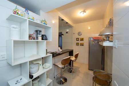 Apartamento à venda com 170m², 4 quartos e 2 vagas Apartamento à venda com 170m², 4 quartos e 2 vagasCOZINHA