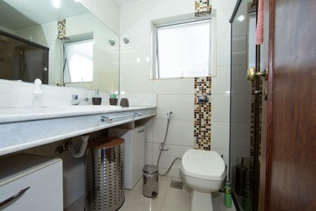 Apartamento à venda com 170m², 4 quartos e 2 vagas Apartamento à venda com 170m², 4 quartos e 2 vagasBANHEIRO2