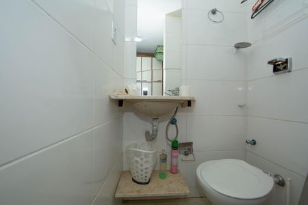Apartamento à venda com 170m², 4 quartos e 2 vagas Apartamento à venda com 170m², 4 quartos e 2 vagasBANHEIRO DE EMPREGADA