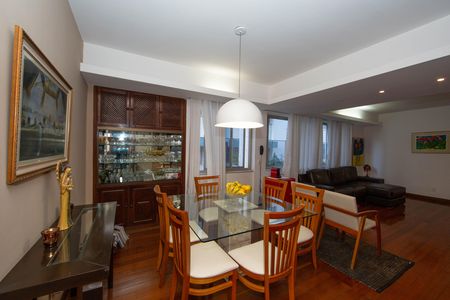 Apartamento à venda com 170m², 4 quartos e 2 vagas Apartamento à venda com 170m², 4 quartos e 2 vagasSALA