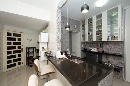 Apartamento à venda com 170m², 4 quartos e 2 vagas Apartamento à venda com 170m², 4 quartos e 2 vagasCOZINHA