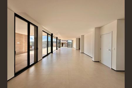 Casa de condomínio à venda com 504m², 4 quartos e 4 vagas