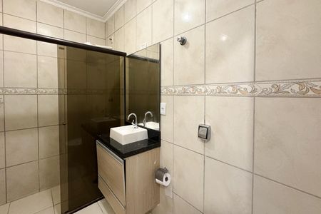 Casa para alugar com 125m², 2 quartos e 1 vaga Casa para alugar com 125m², 2 quartos e 1 vagaBanheiro Social
