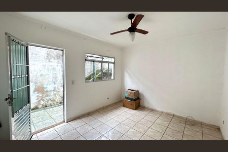 Casa para alugar com 74m², 3 quartos e 2 vagas Casa para alugar com 74m², 3 quartos e 2 vagasSala