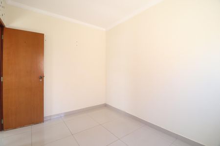 Quarto 1 de apartamento para alugar com 2 quartos, 58m² em Santa Mônica, Uberlândia