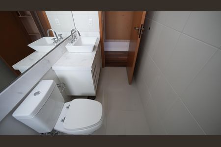 Apartamento à venda com 130m², 3 quartos e 3 vagasBanheiro da Suíte 2