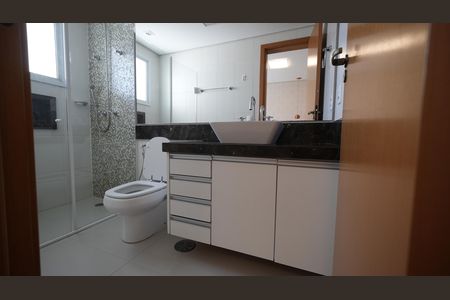Apartamento à venda com 130m², 3 quartos e 3 vagasBanheiro da Suíte 1