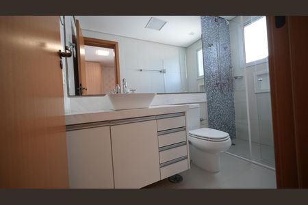 Apartamento à venda com 130m², 3 quartos e 3 vagasBanheiro da Suíte 3