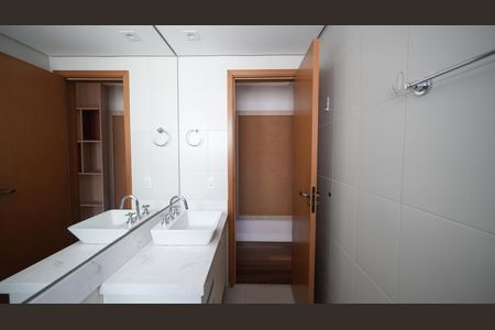 Apartamento à venda com 130m², 3 quartos e 3 vagasBanheiro da Suíte 2