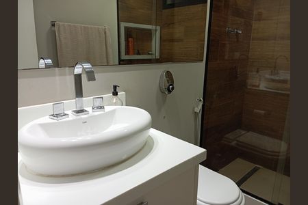 Apartamento para alugar com 166m², 3 quartos e 2 vagasBanheiro 