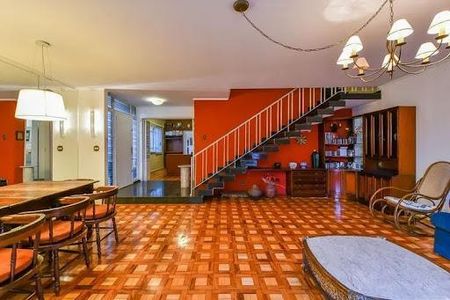Casa à venda com 4 quartos, 290m² em Vila Mariana, São Paulo
