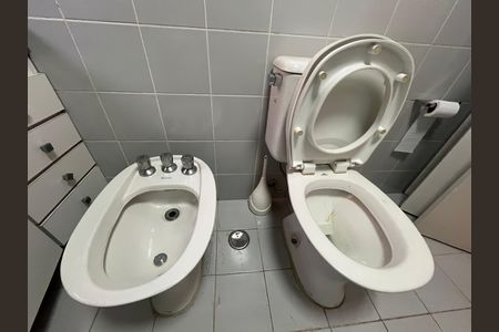 Apartamento para alugar com 129m², 2 quartos e 2 vagas Apartamento para alugar com 129m², 2 quartos e 2 vagasBanheiro 1