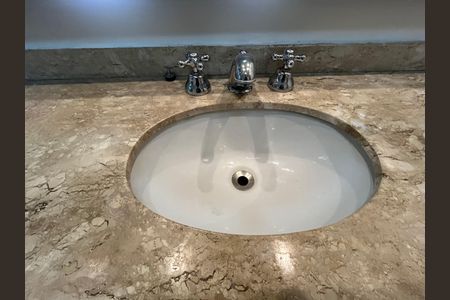 Apartamento para alugar com 129m², 2 quartos e 2 vagas Apartamento para alugar com 129m², 2 quartos e 2 vagasBanheiro da Suíte